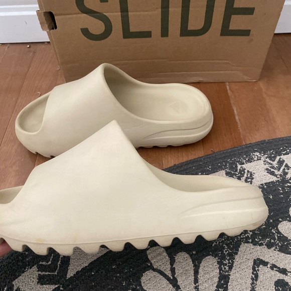 Yeezy bone Slides - Picture 3 of 3